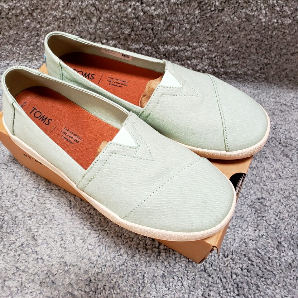 TOMS, Size 6, Mint Green